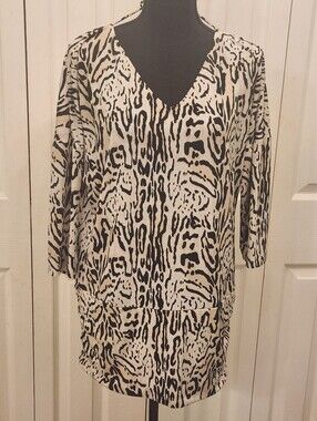 Larry Levine Animal Print V-Neck Mini Dress Or Long Tunic Top in Black and Cream
